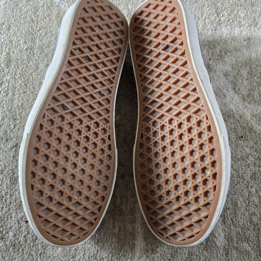 Vans - Picture 4 of 5